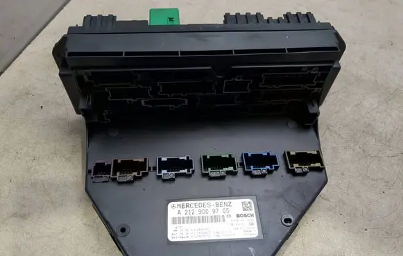 Mercedes-Benz C W204 Fuse module A2129009705 A2129028002 A2125451201