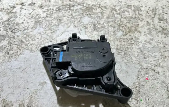KIA Rio Air flap motor/actuator H400730890 2305120KE