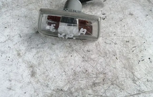 Opel Meriva B Front fender indicator light 13252455