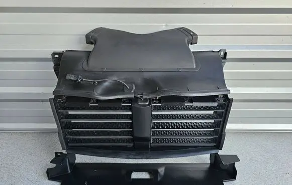 Maserati Quattroporte Intercooler air guide/duct channel 670038330