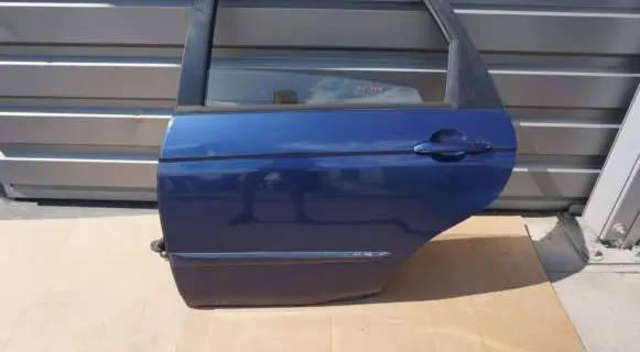 KIA Cerato Rear door