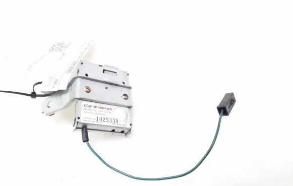 Nissan Pathfinder R51 Aerial antenna amplifier