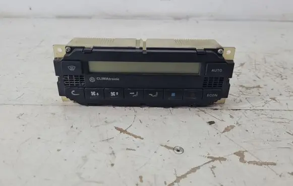 Volkswagen PASSAT B5 Climate control unit 1J1907044