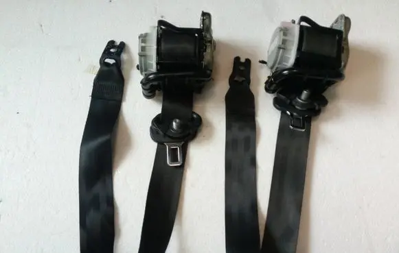 Skoda Octavia Mk3 (5E) Front seatbelt 5E0857702 NE68275