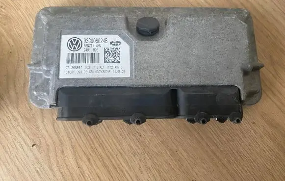 Skoda Fabia Mk2 (5J) Engine control unit/module 03C906024B