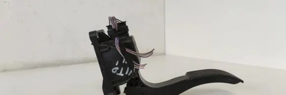 Mercedes-Benz Vito Viano W639 Accelerator throttle pedal A9063000304 9063000304