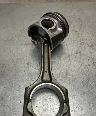 Volvo V70 Piston with connecting rod 81L123