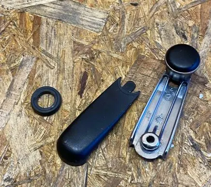 Mercedes-Benz C W202 Front door window winding handle 2027680036
