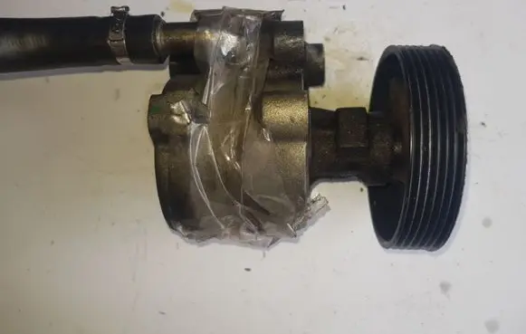 Volvo S40, V40 Power steering pump
