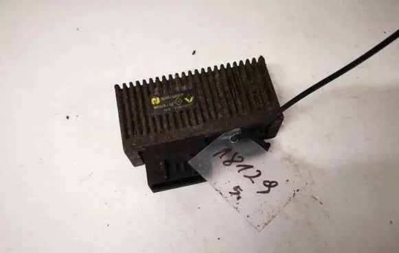 Renault Megane I Glow plug pre-heat relay 7700100703