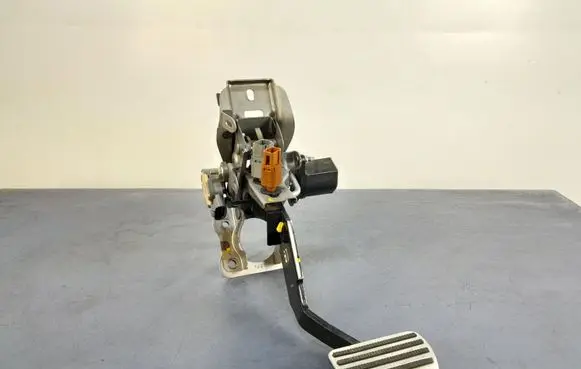 Infiniti Q50 Accelerator throttle pedal