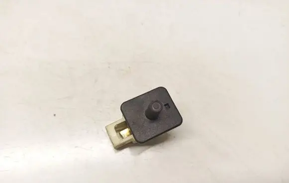 Mercedes-Benz E W211 Front door sensor 2028209410