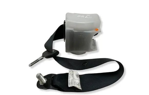 Mitsubishi L200 Rear seatbelt 