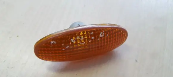 Front fender indicator light