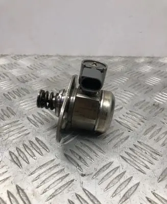 BMW 3 F30 F35 F31 Fuel injection high pressure pump 7584461