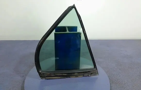 Toyota Camry VIII XV70 Rear door window glass