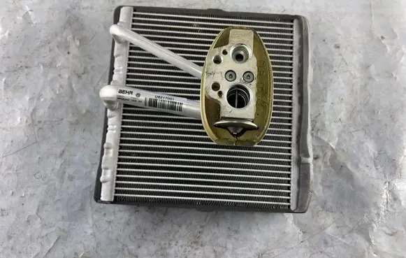 Volkswagen Polo IV 9N3 Air conditioning (A/C) radiator (interior) U6217001
