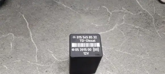 Mercedes-Benz C W202 Fuel pump relay 0155458532