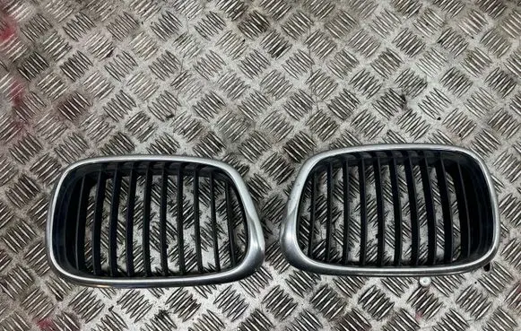 BMW 5 E39 Front bumper upper radiator grill 