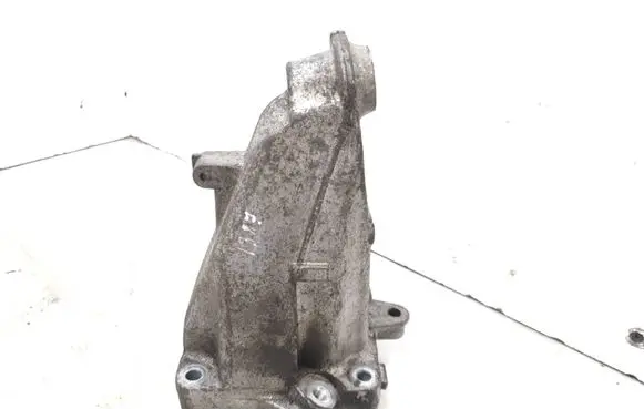 Mercedes-Benz C W205 Engine mounting bracket A2742234304