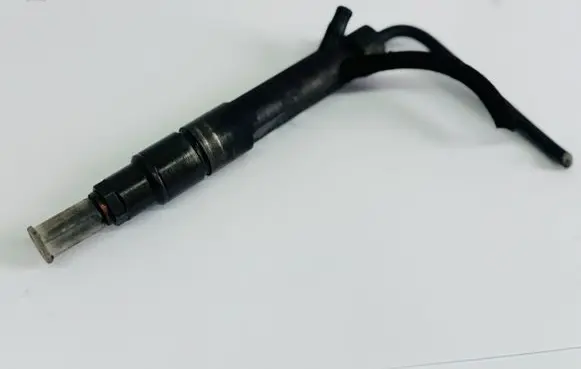 Volkswagen Golf IV Fuel injector 038130201G