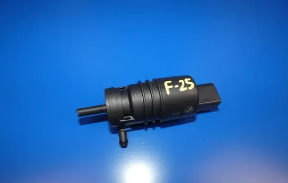 BMW X3 F25 Windscreen/windshield washer pump 8362154 008017