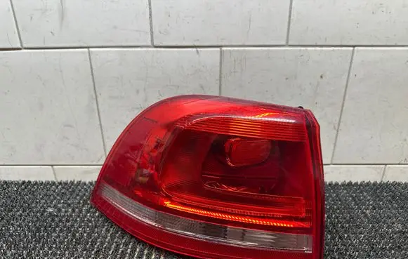 Volkswagen Touareg II Rear/tail lights 7P6945095D 89090226