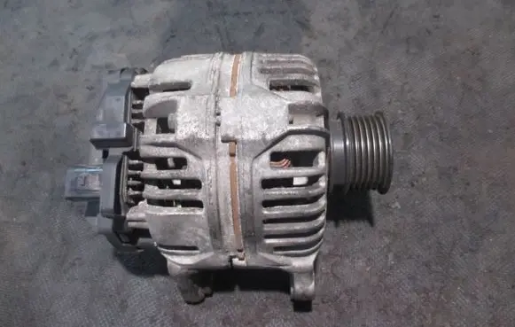 Volkswagen Lupo Generator/alternator 037903025L 0124315005