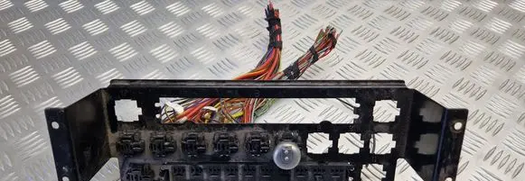 Mercedes-Benz Sprinter W901 W902 W903 W904 Fuse module 9425426040