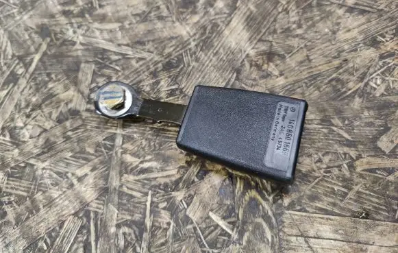 Mercedes-Benz S W140 Rear seatbelt buckle 1408601669