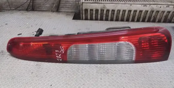 Ford C-MAX I Rear/tail lights 3M5113N411AA