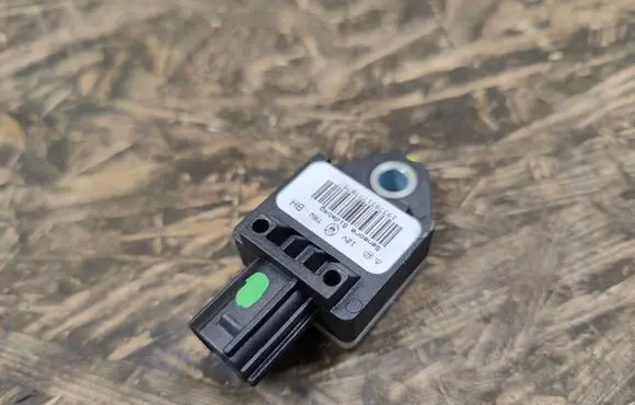 Maserati Quattroporte Airbag deployment crash/impact sensor