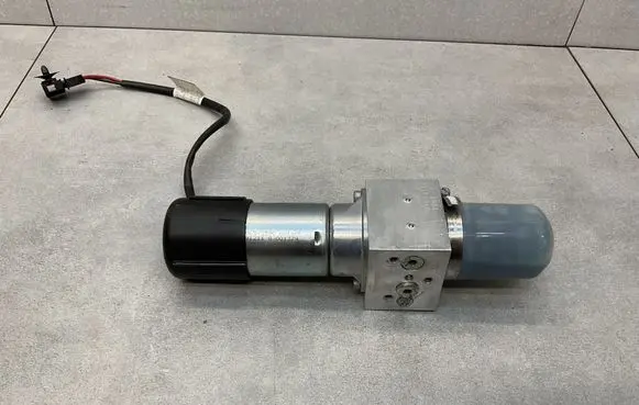 Volkswagen Golf VI Convertible roof hydraulic pump 1042219