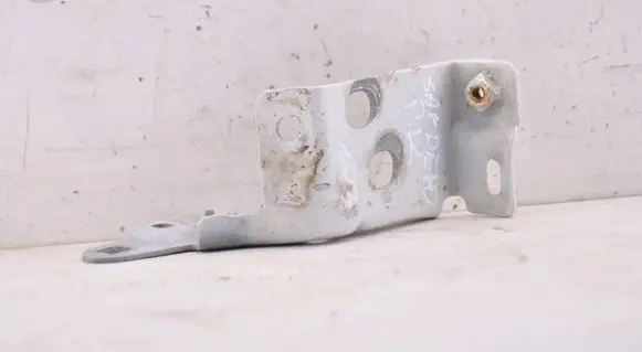 Dacia Sandero III Fender mounting bracket 260422240R