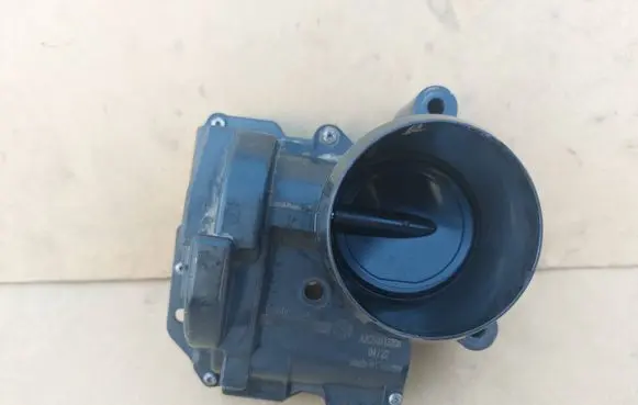 Peugeot 508 Throttle valve A2C39215900