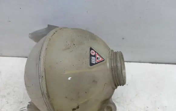 Mercedes-Benz Sprinter W907 W910 Coolant expansion tank/reservoir A9105010400