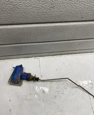 Audi 80 90 S2 B4 Central locking vacuum pump 893852123