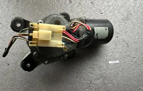 Front wiper linkage and motor
