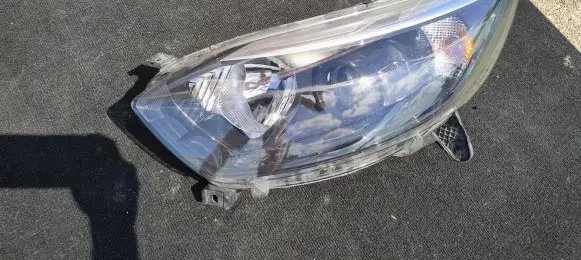 Renault Captur Headlight/headlamp 260607817R