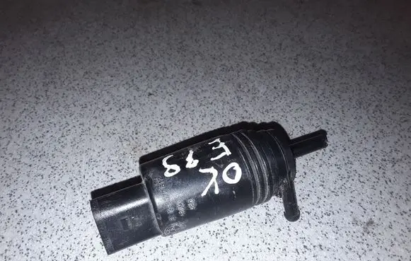 BMW 5 E39 Headlight washer pump 67128377612 8377612