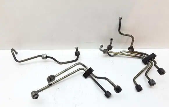 Volvo S80 Fuel injector supply line/pipe 