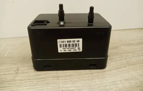 Mercedes-Benz S W221 Central locking vacuum pump A3510010010 1071010207 2218000248