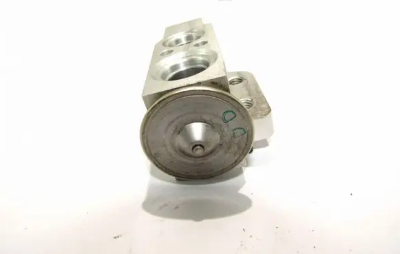 Volkswagen PASSAT B6 Air conditioning (A/C) expansion valve 1K0820679