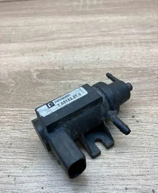 Volkswagen Touran I Turbo solenoid valve 702183010