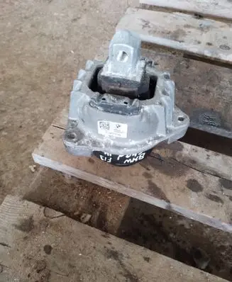 BMW 6 F12 F13 Engine mount bracket 677737104 68623513