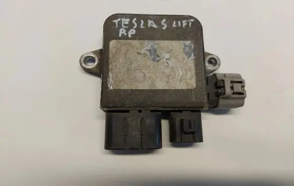 Coolant fan relay