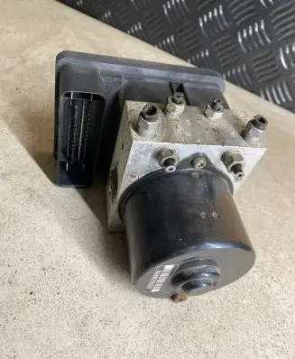 Volvo S40 ABS Pump 30647857A 00001251D0 10096004123
