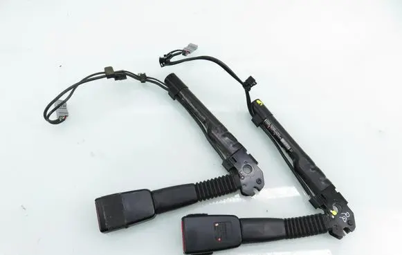 BMW 1 E81 E87 Front seatbelt buckle 33044477F 33044476F 9119542