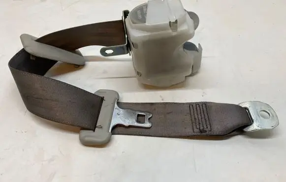 Lexus RX 300 Middle seatbelt (rear) 7D6350 212526