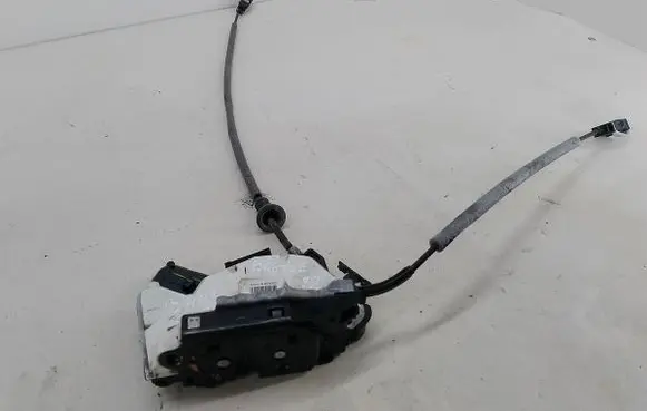 Volkswagen Beetle A5 Front door lock 5K1837016C